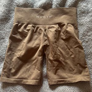 NVGTN MOCHA CONTOUR SHORTS